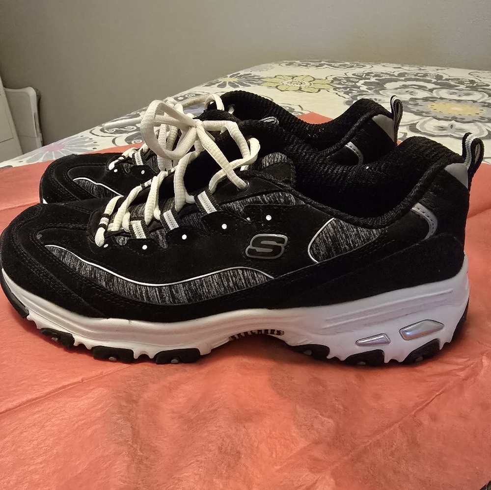 Womens Skechers Black and White Sneakers Sz 10